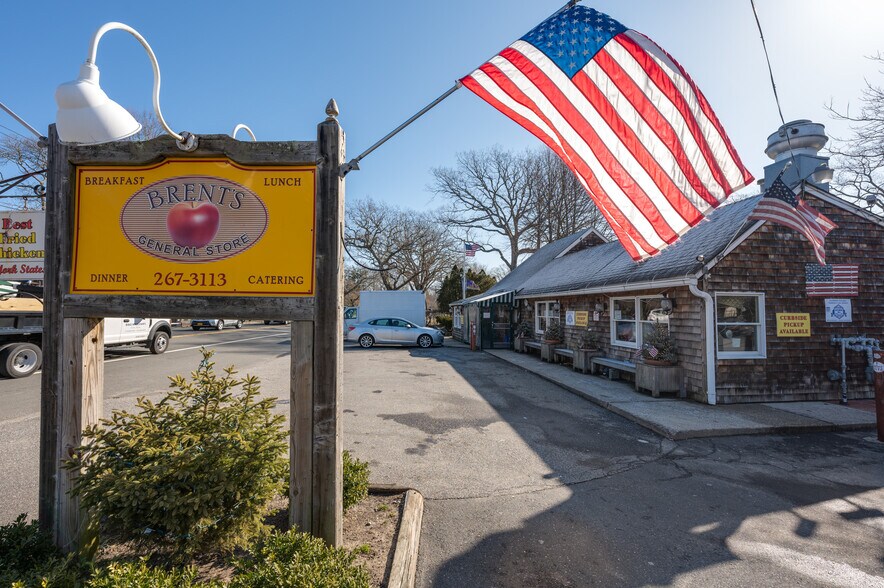 8 Montauk Hwy, East Hampton, NY à louer - Photo principale – Image 1 sur 15