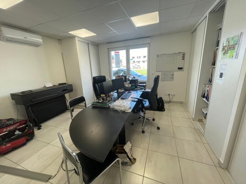 Bureau dans Tossiat à louer - Photo intérieure – Image 2 sur 11