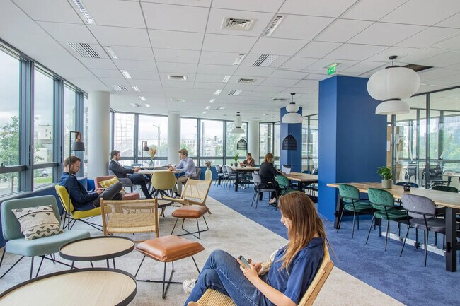 Plus de détails pour 1-5 Rue Du Débarcadère, Colombes - Coworking à louer