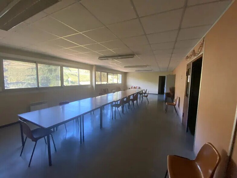 Local d’activités dans La Roche-Vineuse à louer - Photo de l’immeuble – Image 3 sur 14