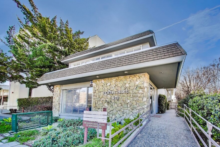 425 Estudillo Ave, San Leandro, CA à louer - Photo de l’immeuble – Image 3 sur 5