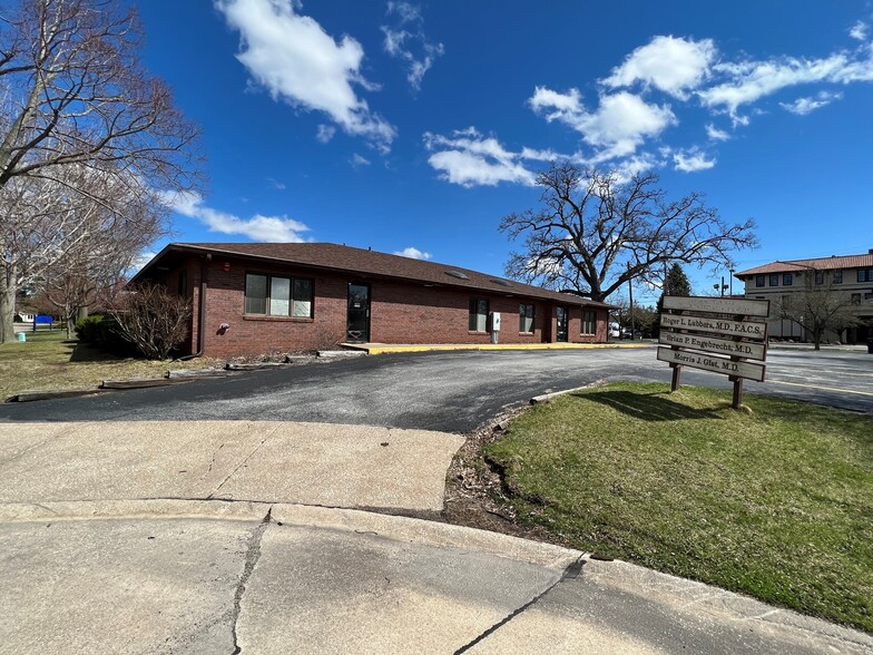 608 35th Ave, Moline, IL à louer - Photo de l’immeuble – Image 1 sur 3