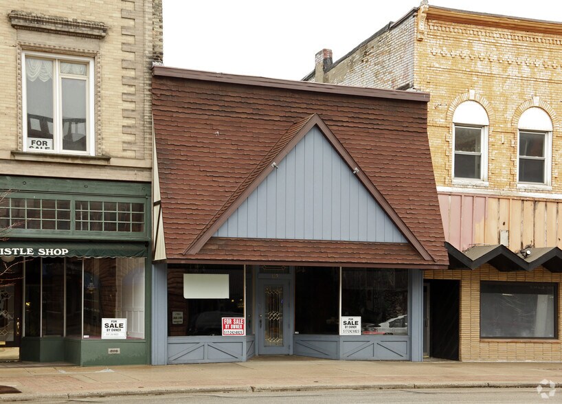 129 S Cochran Ave, Charlotte, MI à vendre - Photo de l’immeuble – Image 3 sur 5
