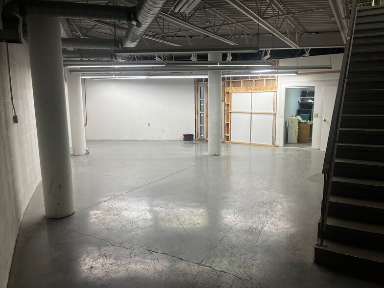 17250 Stony Plain Rd, Edmonton, AB à louer - Photo intérieure – Image 3 sur 5