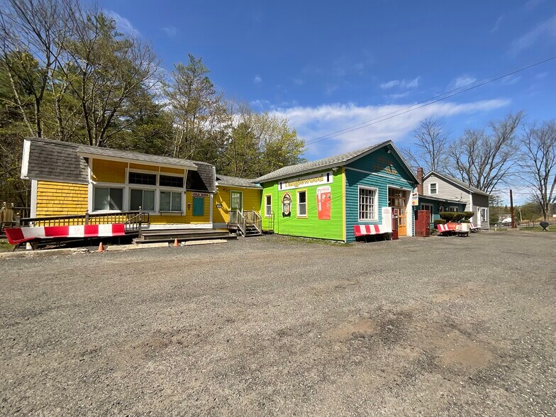 395 Laurel St, Lee, MA à vendre - Photo de l’immeuble – Image 1 sur 40