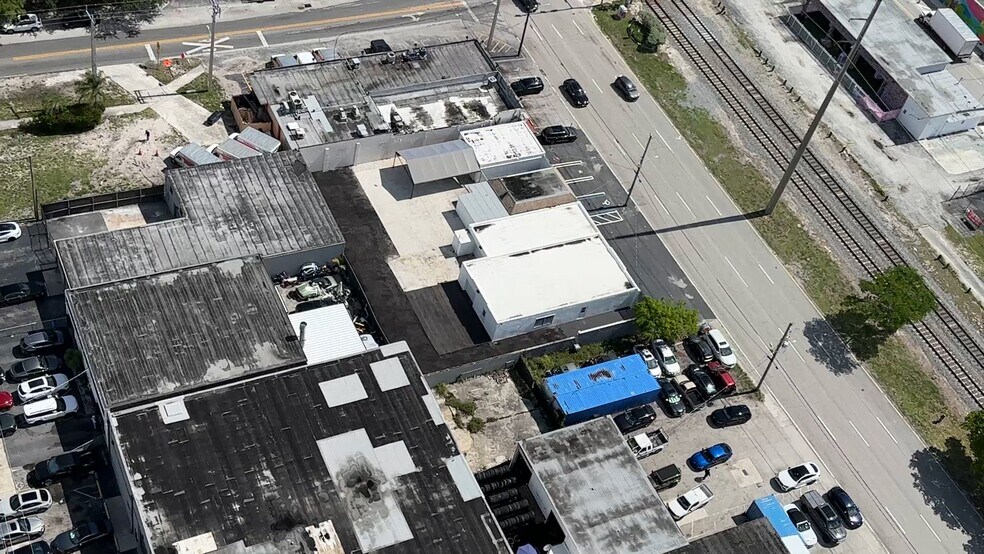 221-225 N Dixie Hwy, Hallandale Beach, FL à louer - Vidéo sur l’annonce professionnelle – Image 2 sur 19