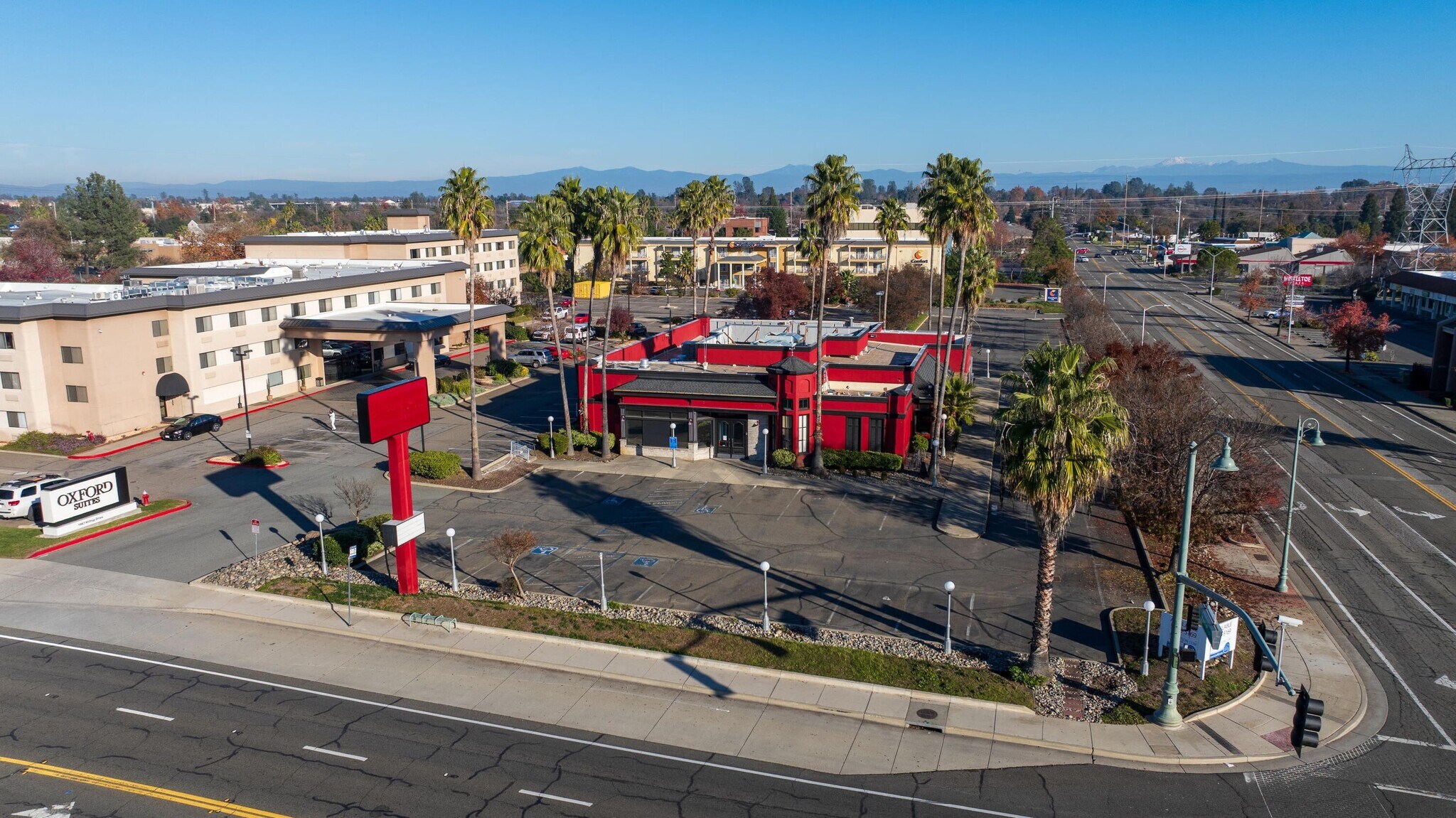 1987 Hilltop Dr, Redding, CA à vendre Photo principale– Image 1 sur 35