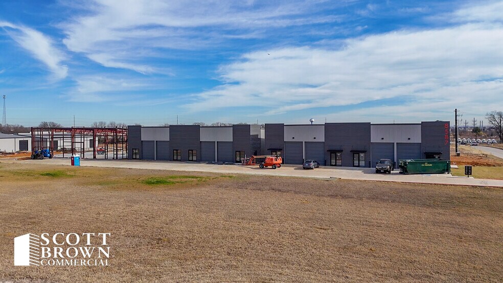 8587 Stewart Rd, Aubrey, TX à louer - Photo de l’immeuble – Image 3 sur 18