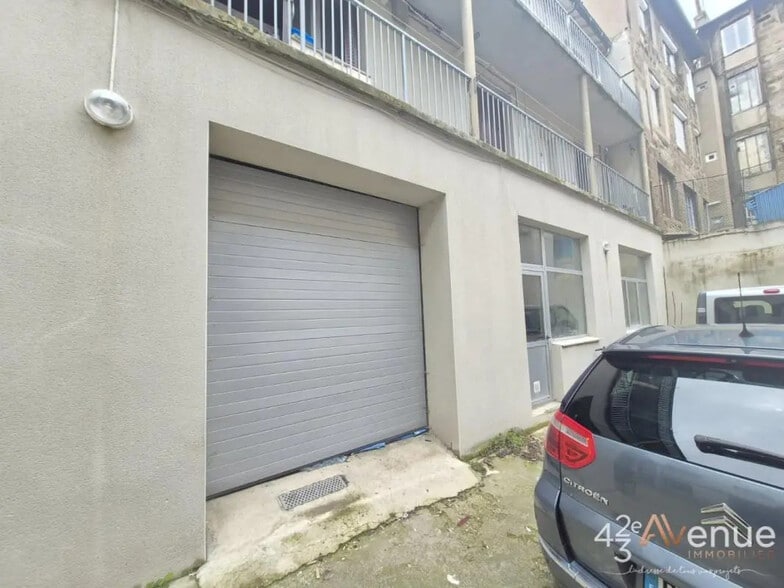 15 Rue Pierre Et Marie Curie, Saint-Étienne à vendre - Photo de l’immeuble – Image 2 sur 8