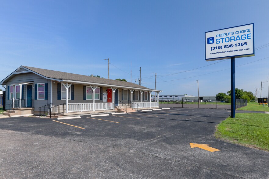 3401 N Hillside Ave, Wichita, KS à louer - Photo principale – Image 1 sur 7