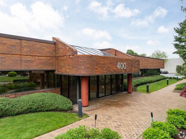400 Wireless Blvd, Hauppauge, NY à louer - Photo de l’immeuble – Image 1 sur 10