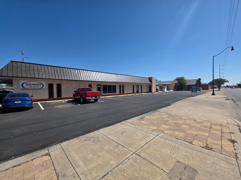 3206-3212 34th St, Lubbock, TX à louer - Photo de l’immeuble – Image 1 sur 25