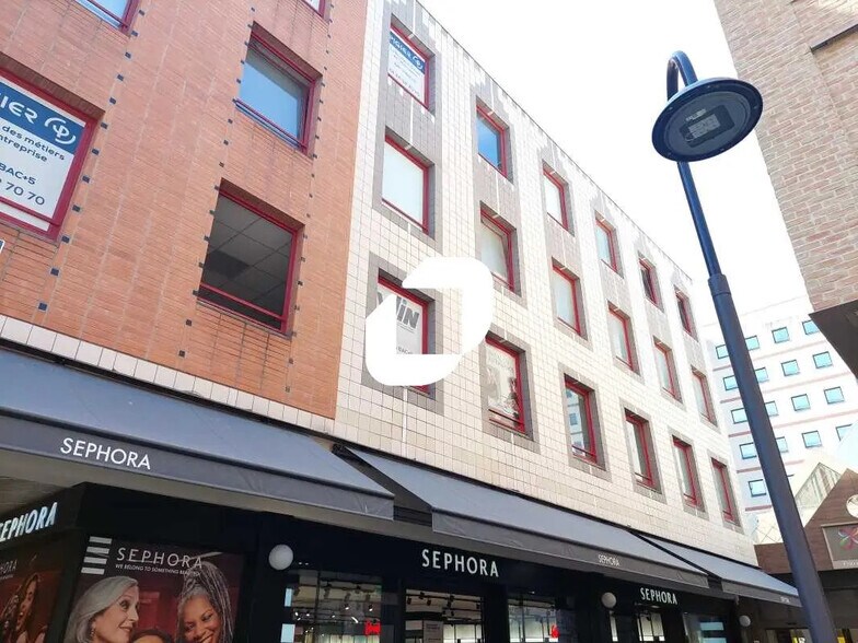 Bureau dans Montigny-le-Bretonneux à louer - Photo de l’immeuble – Image 3 sur 9