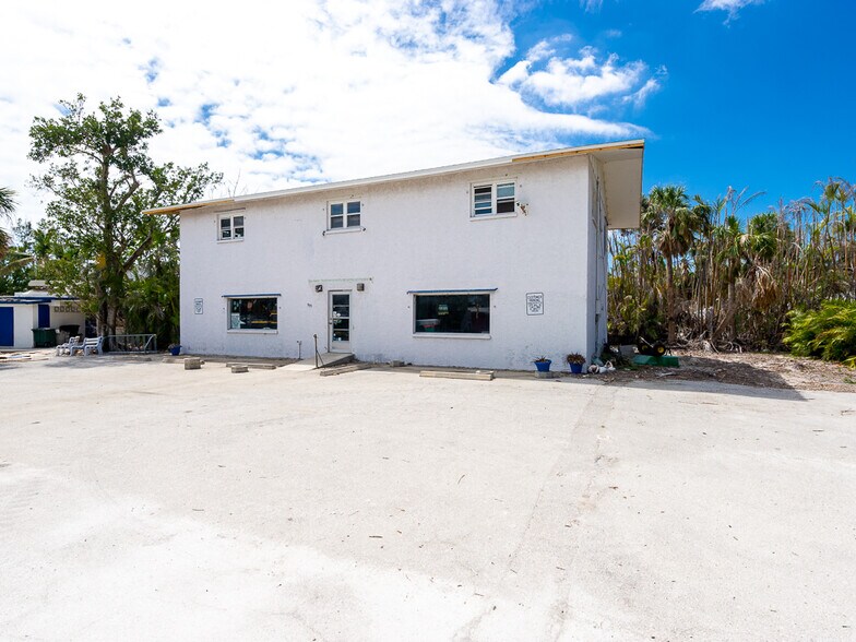 905 Fitzhugh St, Sanibel, FL à vendre - Photo de l’immeuble – Image 3 sur 21