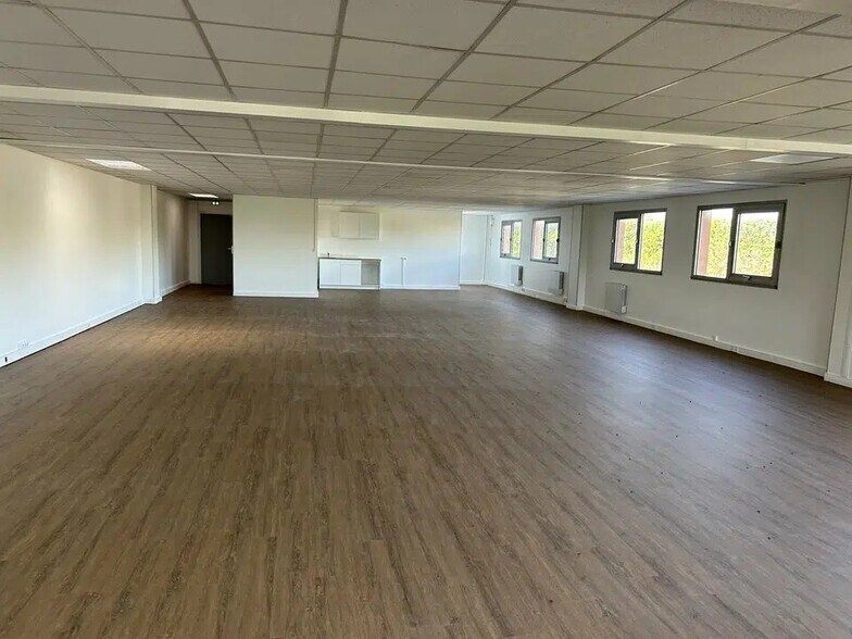 Bureau dans SAINT-OUEN-L'AUMONE à louer - Photo de l’immeuble – Image 3 sur 7