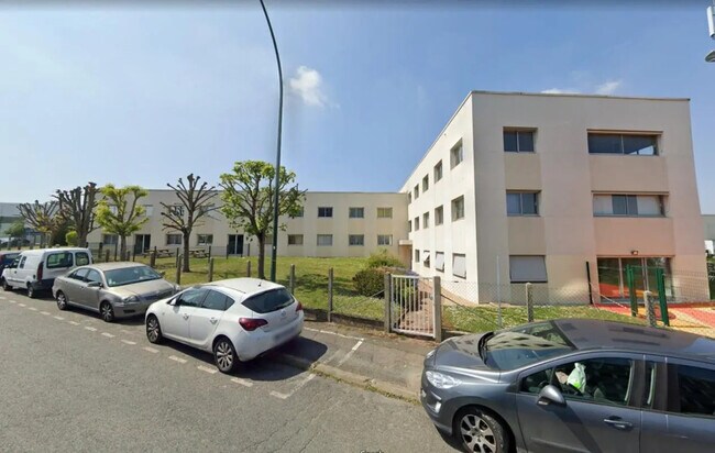Plus de détails pour 4 Rue Des Frères Lumière, Plaisir - Bureau à louer