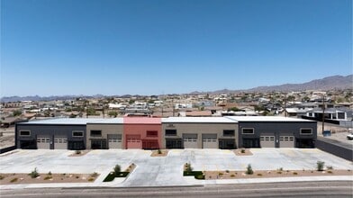 2995 Kiowa Blvd N, Lake Havasu City, AZ à louer Photo de l’immeuble– Image 1 sur 18