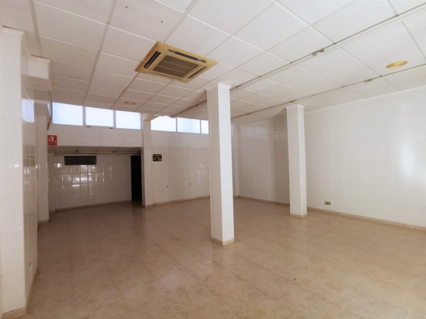 Local commercial dans València, Valencia à louer Photo de l’immeuble– Image 1 sur 7