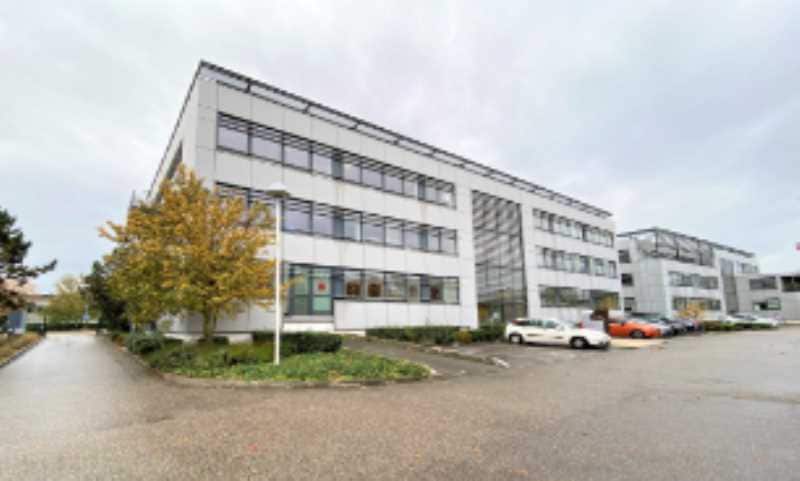 8 Place Berthe Morisot, Saint-Priest à louer Photo de l’immeuble– Image 1 sur 5