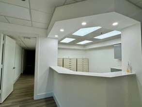 700 2nd Ave N, Naples, FL à louer Photo intérieure– Image 1 sur 13