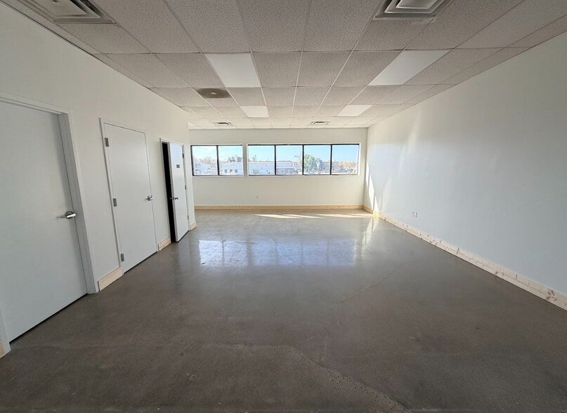 4729-4747 Devitt Dr, Cincinnati, OH à louer - Photo de l’immeuble – Image 2 sur 6