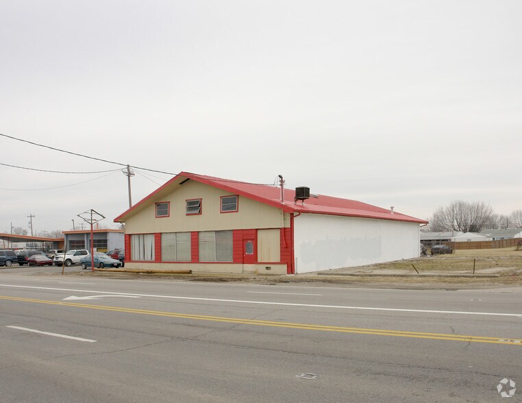 3905 Sullivant Ave, Columbus, OH à louer - Photo de l’immeuble – Image 2 sur 18