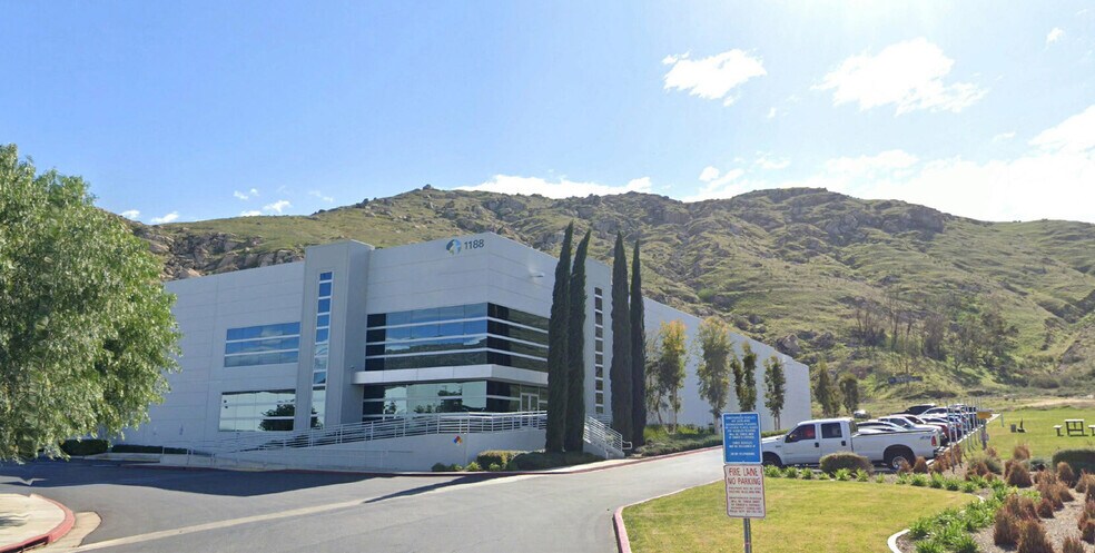 1188 Mount Vernon Ave, Riverside, CA à louer - Photo de l’immeuble – Image 1 sur 2