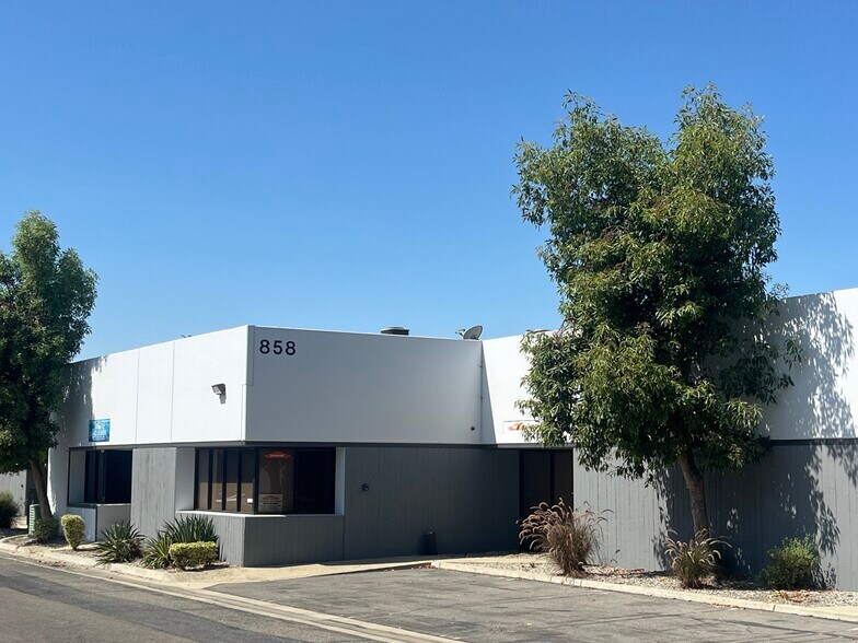 832-834 W 9th St, Upland, CA à vendre - Photo de l’immeuble – Image 3 sur 7