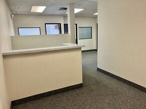 2755-2795 E Desert Inn Rd, Las Vegas, NV à louer Photo de l’immeuble– Image 1 sur 7