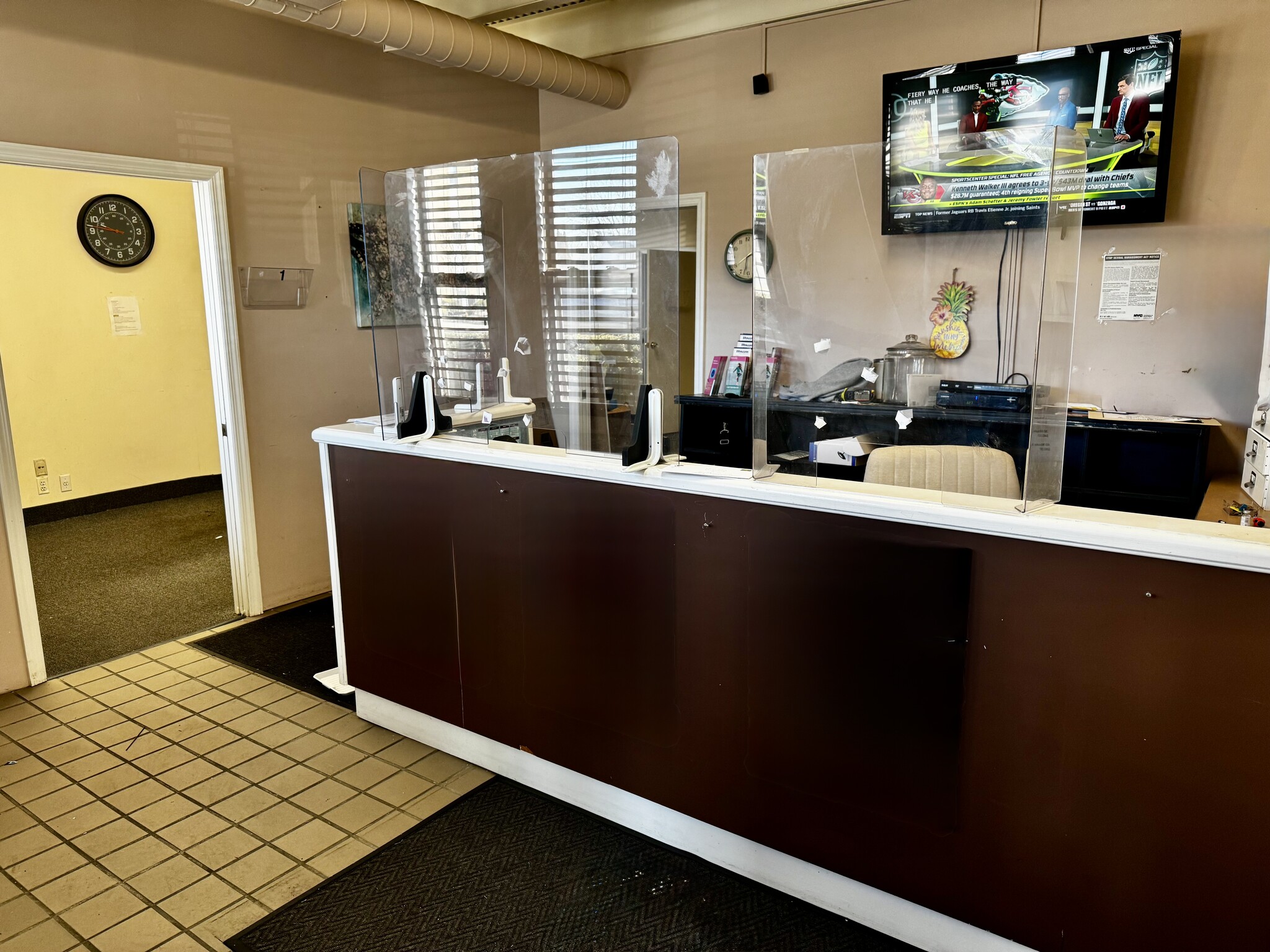 690 Broadway, Massapequa, NY à louer Photo intérieure– Image 1 sur 2