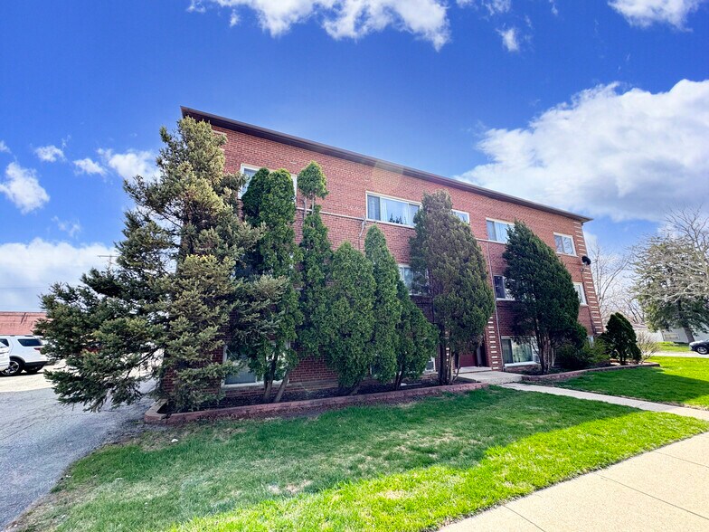 732 W Roy Dr, Villa Park, IL à vendre - Photo de l’immeuble – Image 2 sur 14