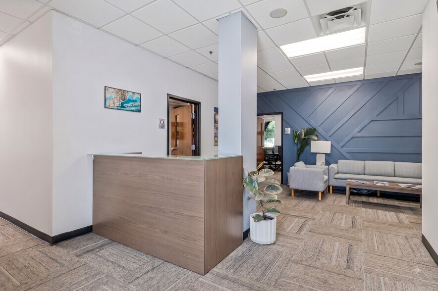 720 Bayfront Pky, Pensacola, FL à louer - Photo de l’immeuble – Image 3 sur 16