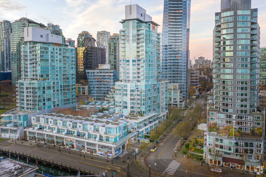 510-590 Nicola St, Vancouver, BC à louer - Photo principale – Image 1 sur 6