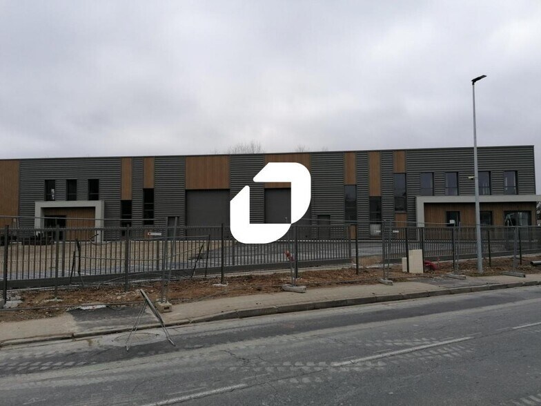 Local d’activités dans Trévoux à louer - Photo de l’immeuble – Image 2 sur 7