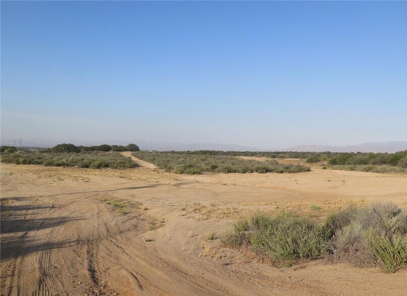 Mariposa Rd, Hesperia, CA à vendre - Photo principale – Image 1 sur 4