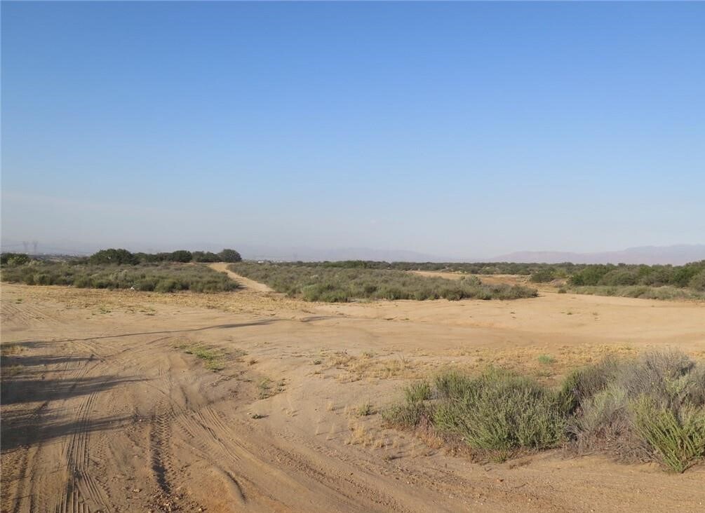 Mariposa Rd, Hesperia, CA à vendre Photo principale– Image 1 sur 5