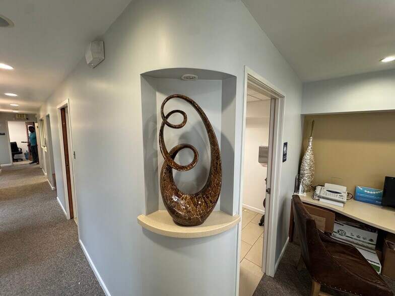 124 N Locust St, Inglewood, CA à vendre - Photo de l’immeuble – Image 2 sur 10