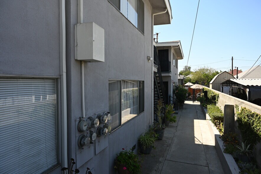 626 N Breed St, Los Angeles, CA à vendre - Photo de l’immeuble – Image 3 sur 13