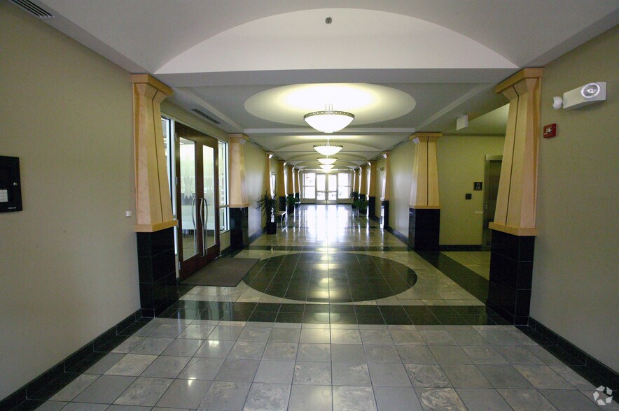 85 E 8th St, Holland, MI à louer - Hall d’entrée – Image 2 sur 42