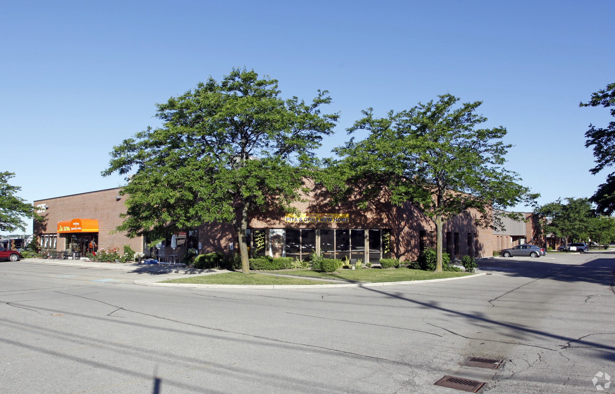 1275 Eglinton Ave, Mississauga, ON à louer Photo principale– Image 1 sur 3