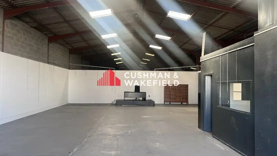 Local d’activités dans Saint-Alban à louer - Photo intérieure – Image 3 sur 4