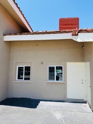 Plus de détails pour 8471 Walker St, La Palma, CA - Local commercial à louer