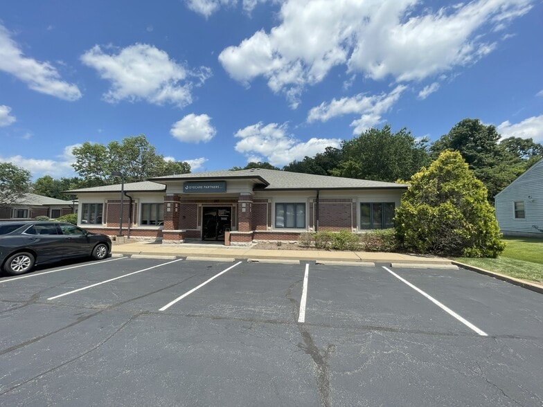 217 Clarkson Rd, Ballwin, MO à louer - Photo de l’immeuble – Image 1 sur 5