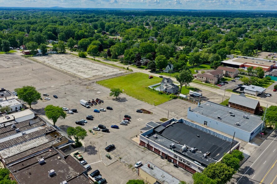 5705 Middlebelt Rd, Garden City, MI à vendre - Photo de l’immeuble – Image 2 sur 6