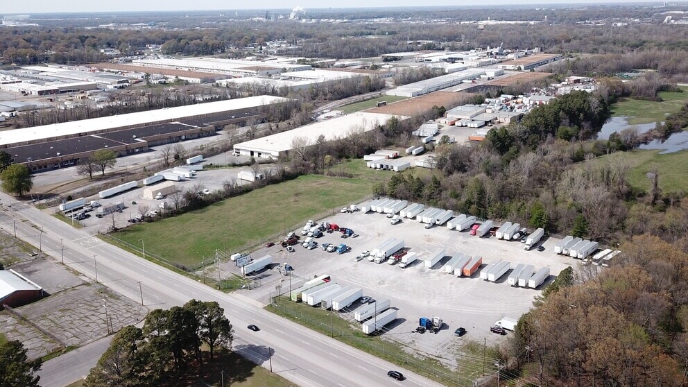 563 Winchester Rd, Memphis, TN à louer Photo principale– Image 1 sur 4