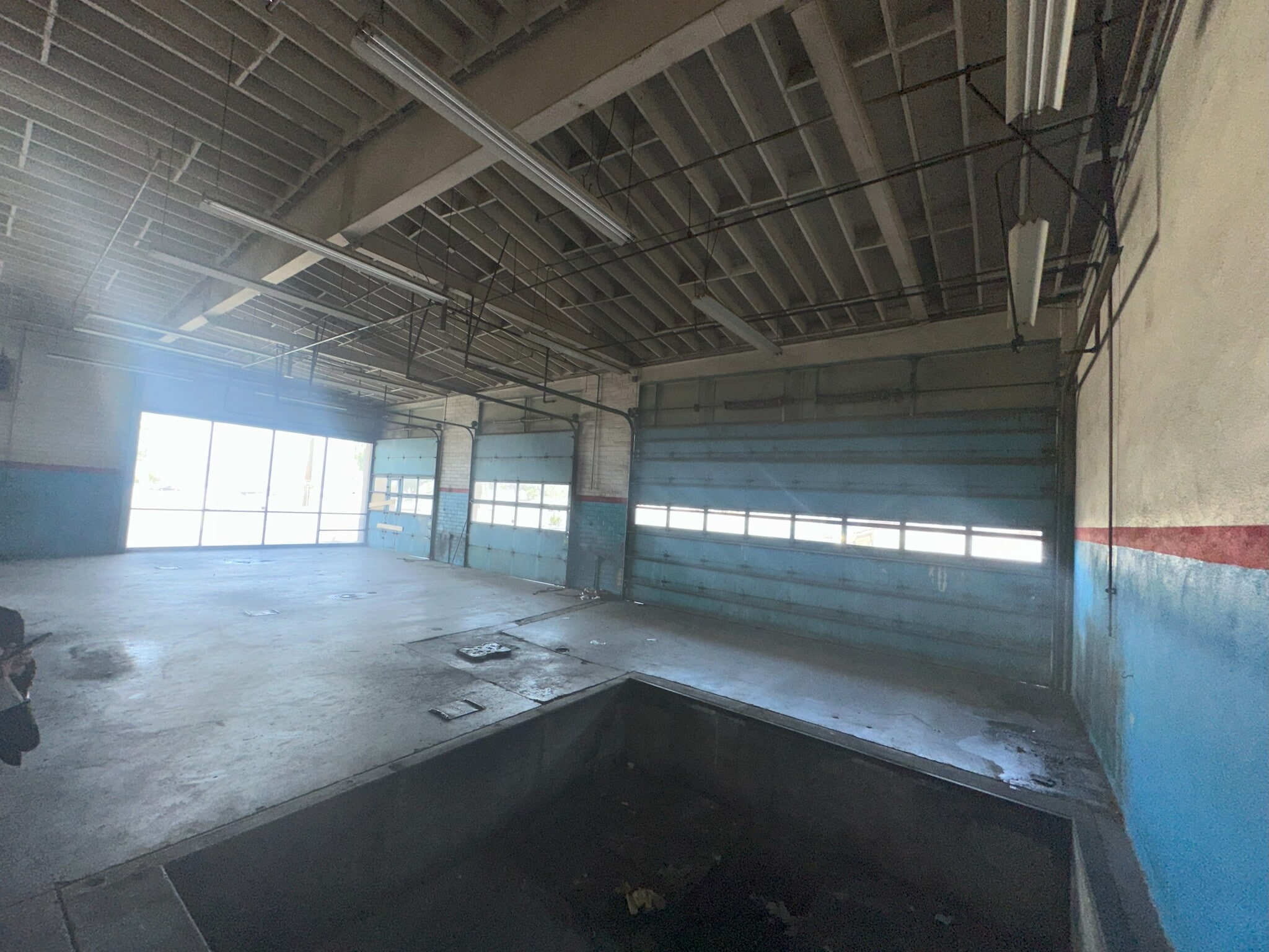 2100-2130 E Highland Ave, San Bernardino, CA à louer Photo de l’immeuble– Image 1 sur 5