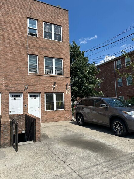 807 Barbey St, Brooklyn, NY à vendre - Photo de l’immeuble – Image 3 sur 27