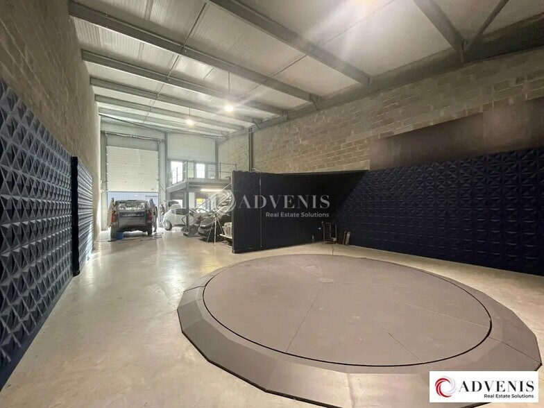 Local d’activités dans Beychac-et-Caillau à louer - Photo de l’immeuble – Image 3 sur 3