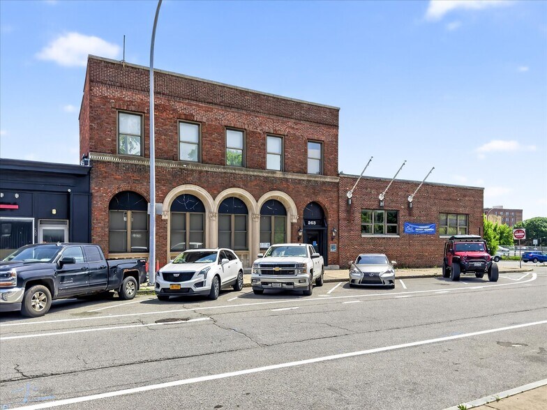 263 Central Ave, Rochester, NY à vendre - Photo de l’immeuble – Image 1 sur 43