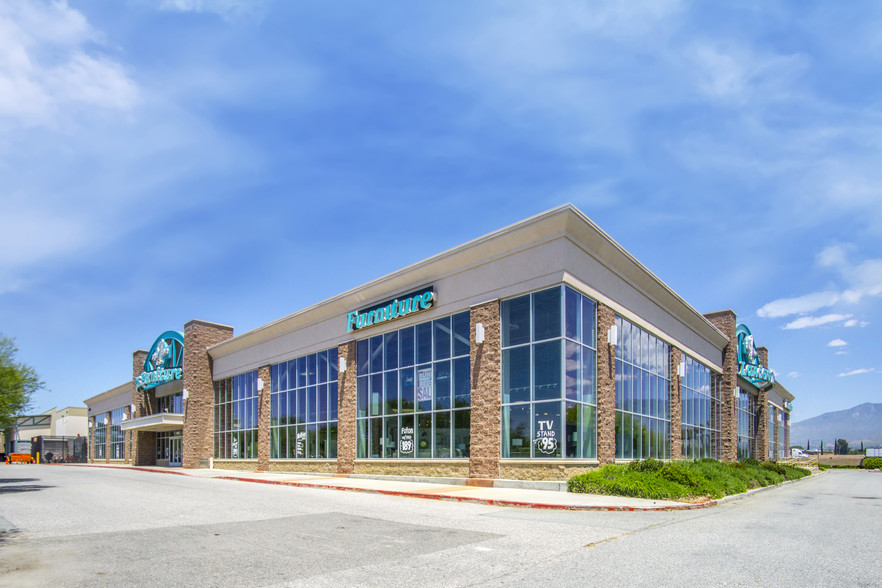 1482 E 2nd St, Beaumont, CA à louer - Photo de l’immeuble – Image 2 sur 10